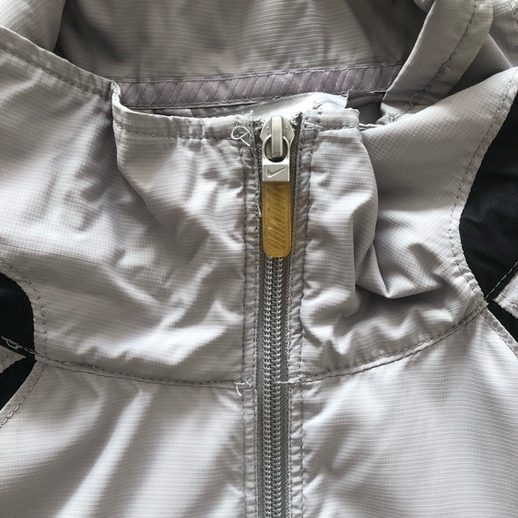 NIKE Gray Windbreaker - Picture 4 of 7